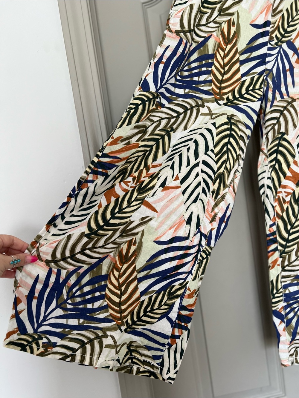 Tahari 100% Linen Tropical Leaf Wide Leg Crop Pants Medium Resort Coastal Boho - Picture 3 of 6